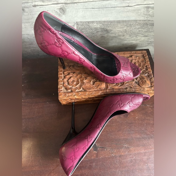 Gucci print stilettos. (Never worn) - Picture 7 of 14